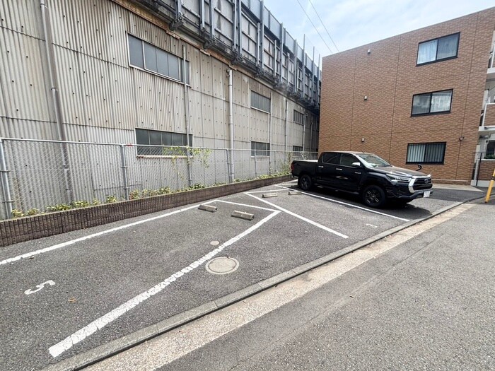 物件外観写真5　(駐車場)