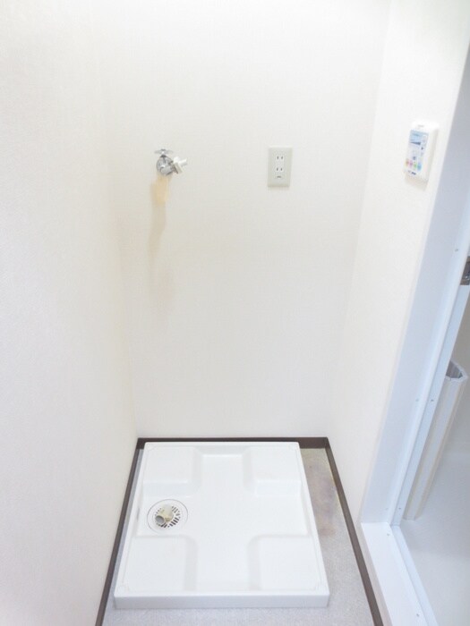 物件内観写真16　(洗濯機置場)