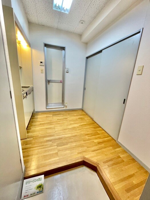 物件内観写真16　(玄関)