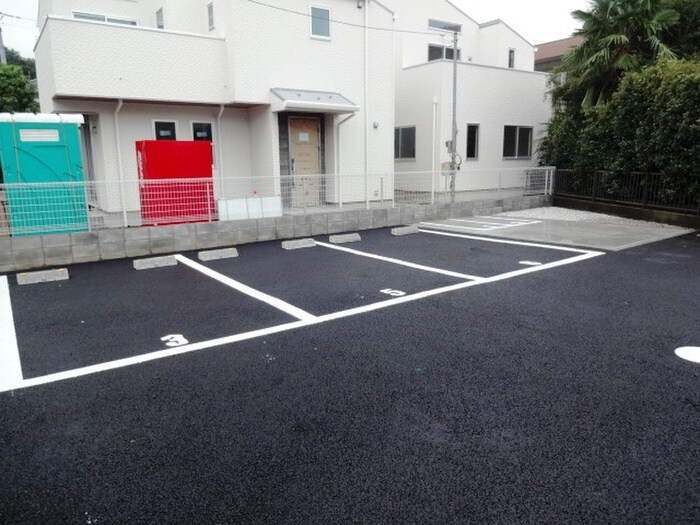 物件外観写真3　(駐車場)