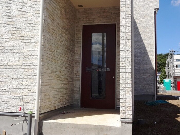 物件外観写真4　(エントランス部分)