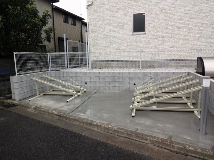 物件外観写真5　(駐輪場)