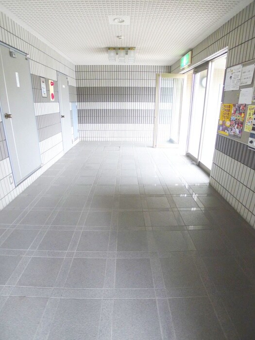 物件外観写真5　(エントランス部分)