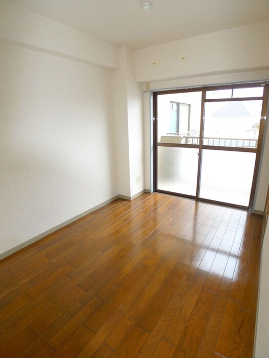 物件内観写真10　(室内からの展望)