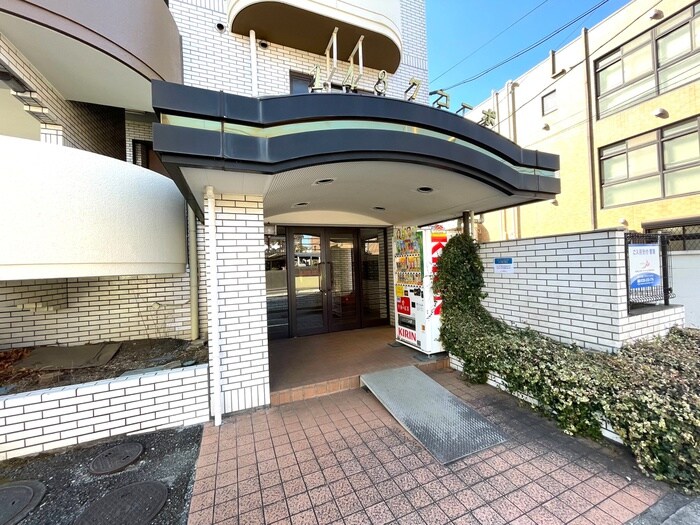 物件外観写真3　(エントランス部分)