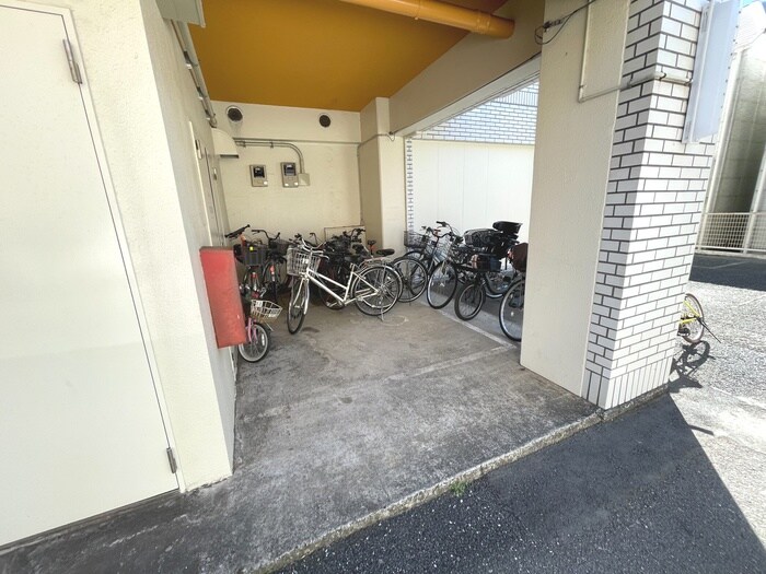 物件外観写真5　(駐輪場)