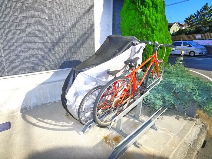 物件外観写真2　(駐輪場)