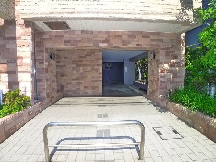 物件外観写真5　(エントランス部分)