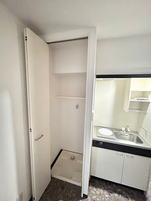 物件内観写真12　(洗濯機置場)