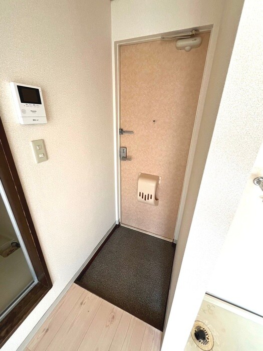 物件内観写真17　(玄関)
