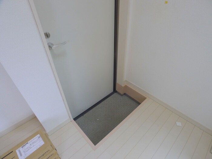 物件内観写真16　(玄関)