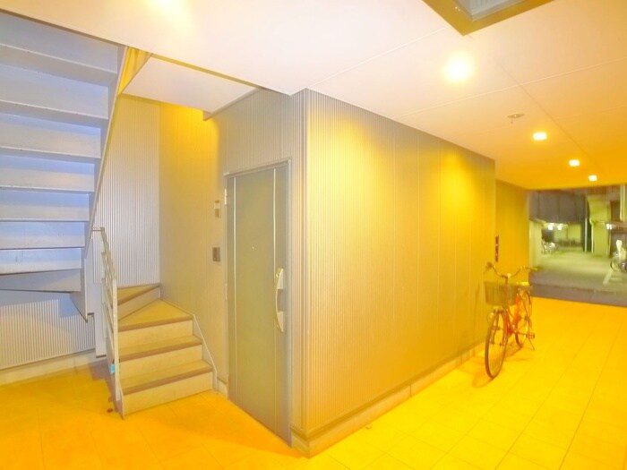 物件外観写真5　(エントランス部分)