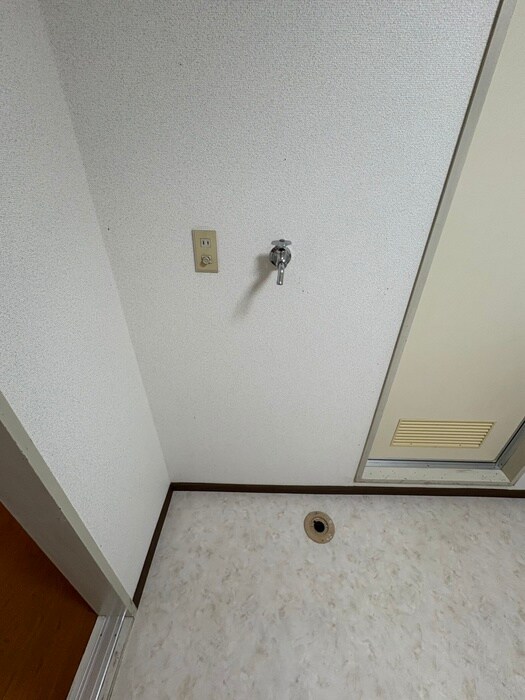 物件内観写真13　(洗濯機置場)