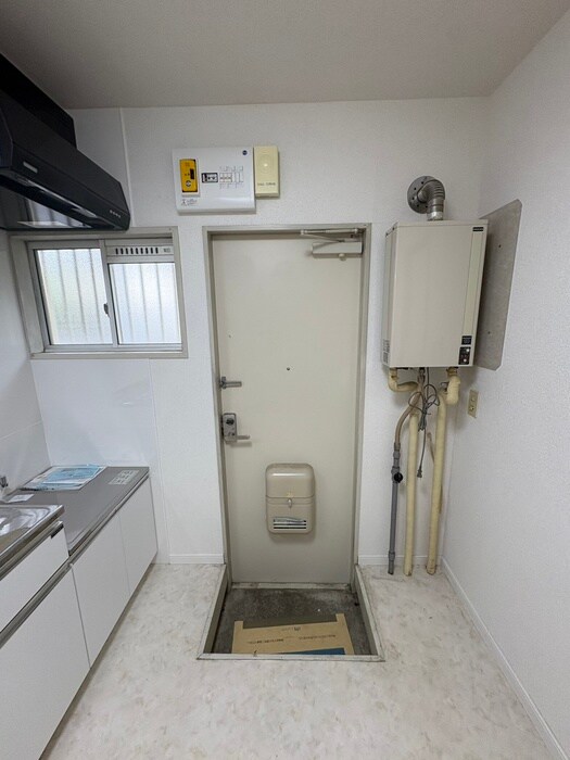 物件内観写真14　(玄関)