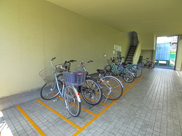 物件外観写真2　(駐輪場)