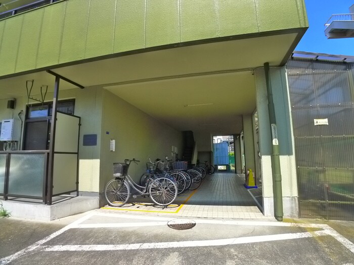 物件外観写真4　(エントランス部分)