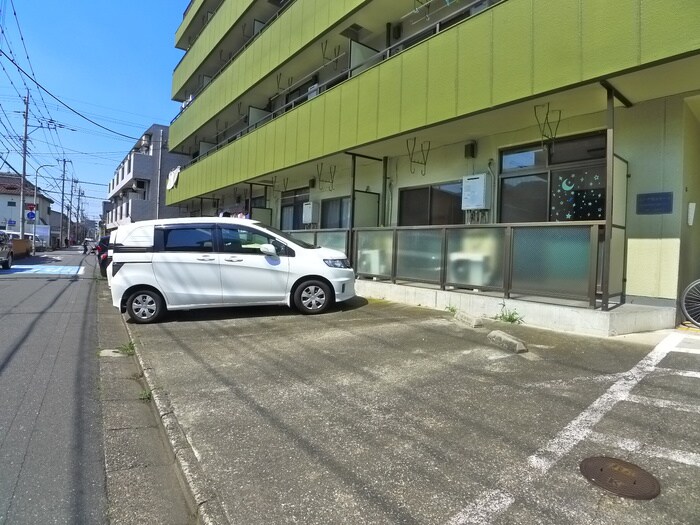 物件外観写真5　(駐車場)