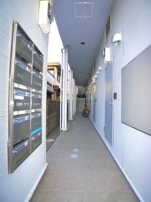 物件外観写真3　(エントランス部分)