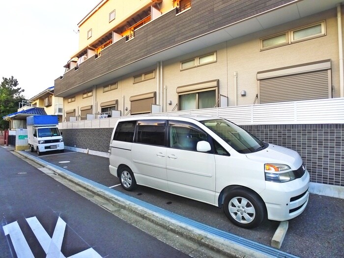 物件外観写真4　(駐車場)