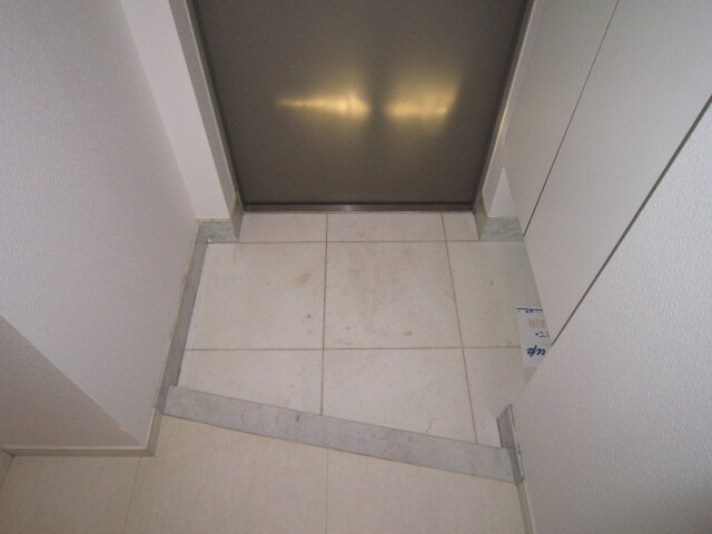 物件内観写真13　(玄関)