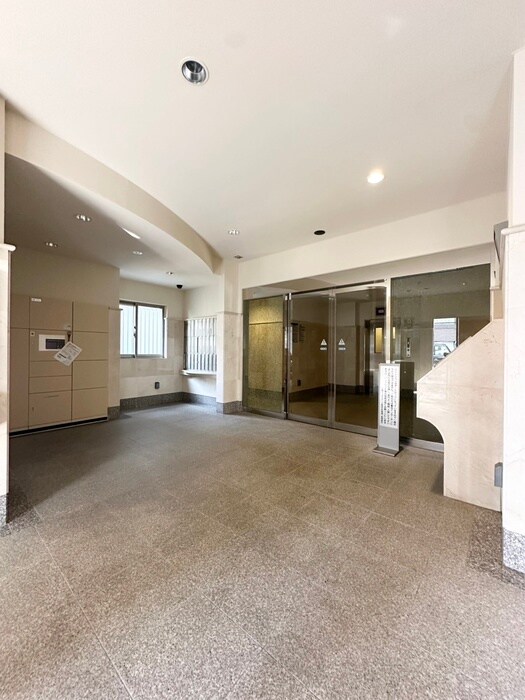 物件外観写真4　(エントランス部分)