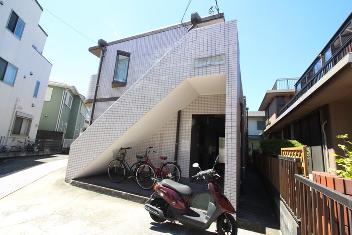 物件外観写真2　(エントランス部分)