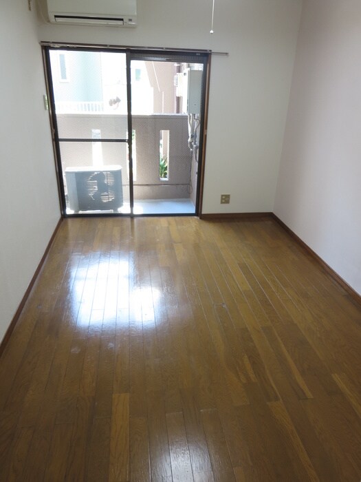 物件内観写真11　(室内からの展望)