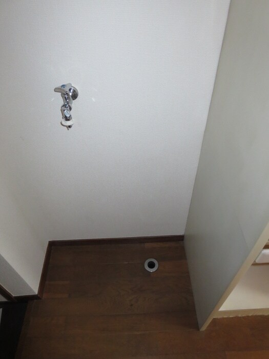物件内観写真15　(洗濯機置場)
