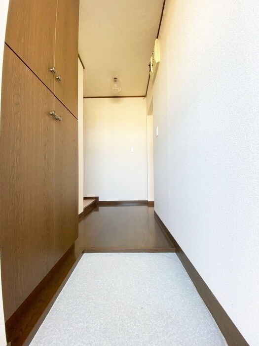 物件内観写真11　(玄関)