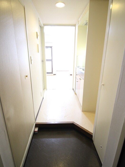 物件内観写真14　(廊下)