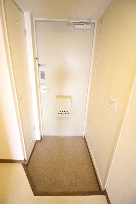 物件内観写真15　(玄関)