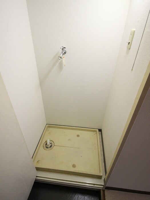 物件内観写真16　(洗濯機置場)