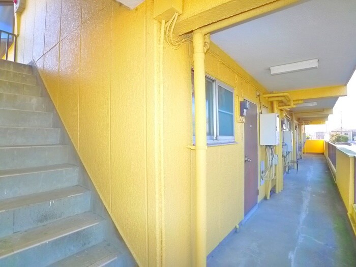 物件外観写真4　(エントランス部分)