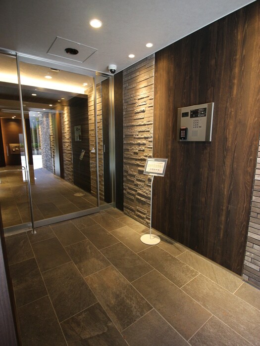 物件外観写真5　(エントランス部分)