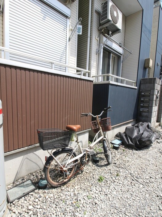物件外観写真4　(駐輪場)