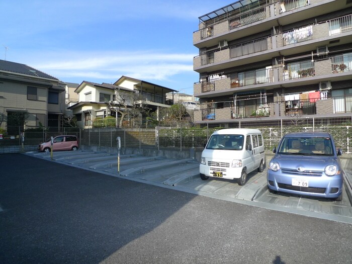 物件外観写真5　(駐車場)