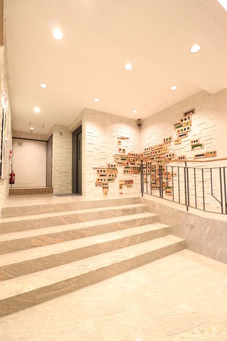 物件外観写真4　(エントランス部分)