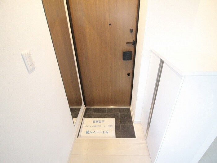 物件内観写真16　(玄関)