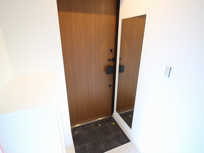 物件内観写真16　(玄関)