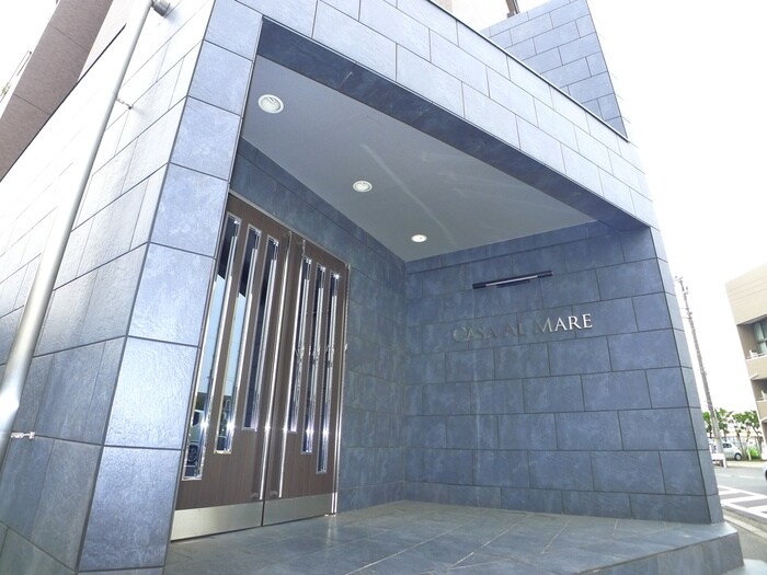 物件外観写真2　(エントランス部分)