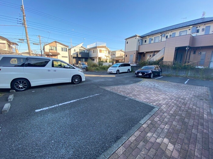 物件外観写真2　(駐車場)