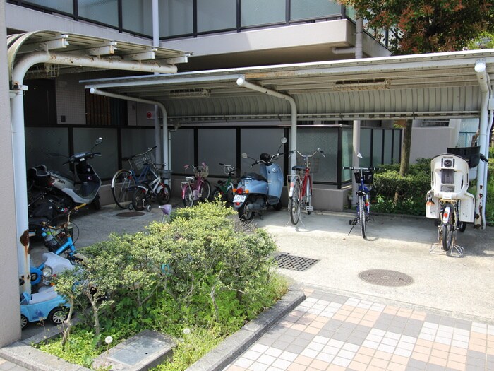 物件外観写真3　(駐輪場)