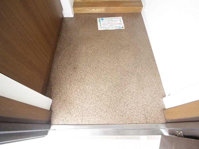 物件内観写真14　(玄関)