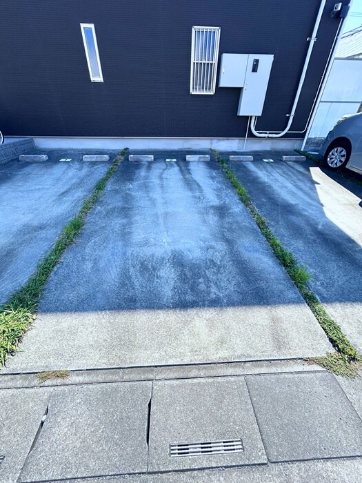 物件外観写真4　(駐車場)