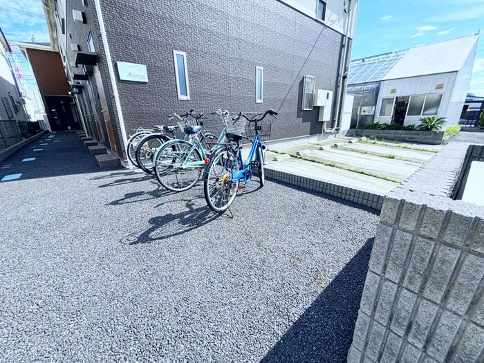 物件外観写真5　(駐輪場)