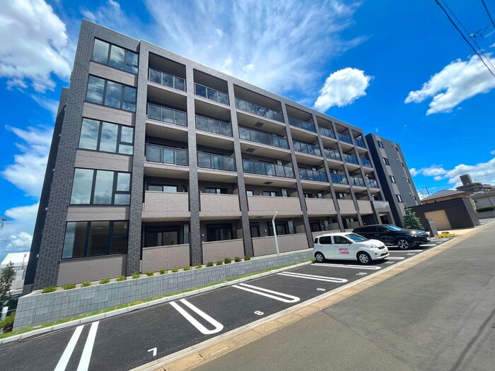 物件外観写真4　(駐車場)