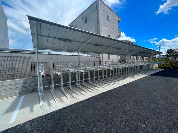 物件外観写真5　(駐輪場)