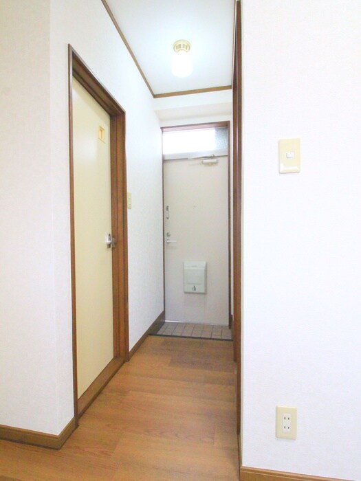 物件内観写真14　(廊下)