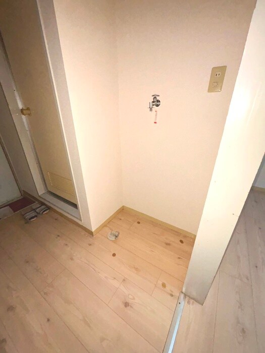 物件内観写真15　(洗濯機置場)