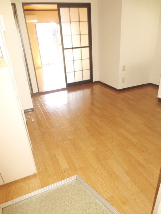 物件内観写真5　(玄関)